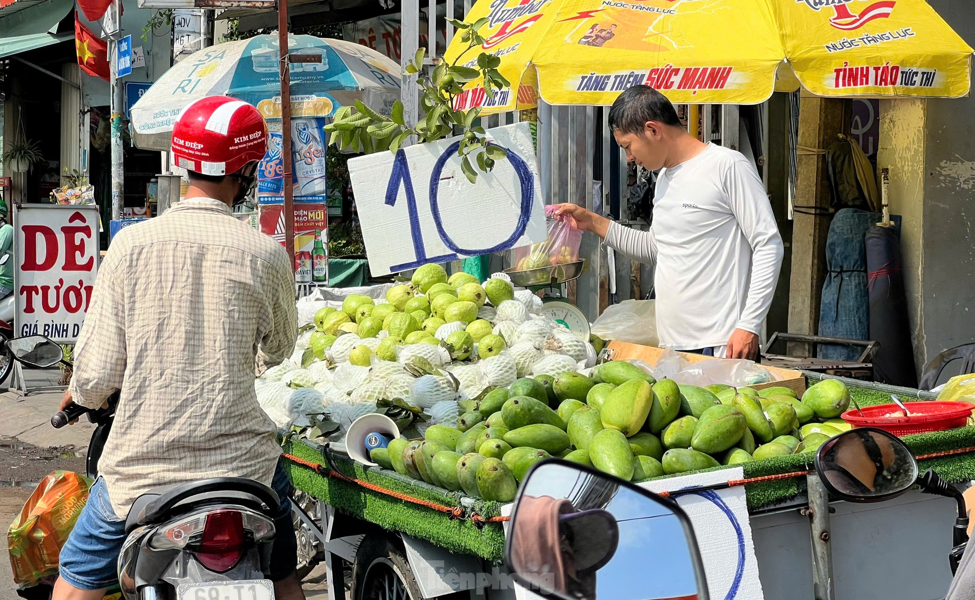 Ngỡ ngàng nhiều trái cây giải nhiệt mùa nóng có giá bằng ly trà đá - Ảnh 7