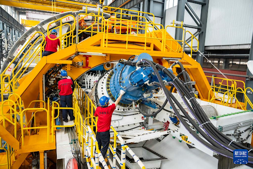 Trung Quốc lại phá kỷ lục thế giới: Từng bị cho là không thực tế, nay tự làm "vua máy móc" nặng 3.500 tấn - Ảnh 2