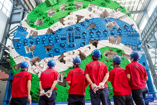 Trung Quốc lại phá kỷ lục thế giới: Từng bị cho là không thực tế, nay tự làm "vua máy móc" nặng 3.500 tấn - Ảnh 1