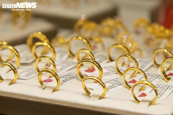 Liên tiếp lập đỉnh, giá vàng tuần tới tăng hay giảm? - Ảnh 1