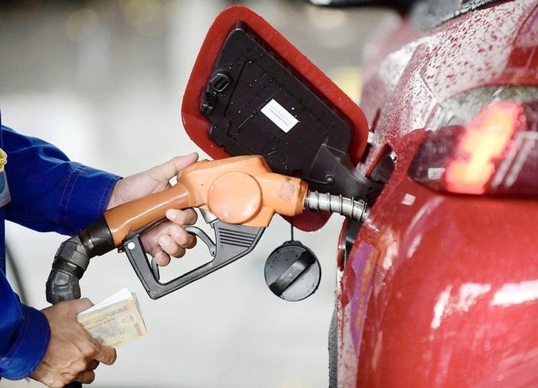 Giá xăng RON 95 xuống dưới 19.000 đồng/lít - thấp nhất 4 năm qua - Ảnh 1