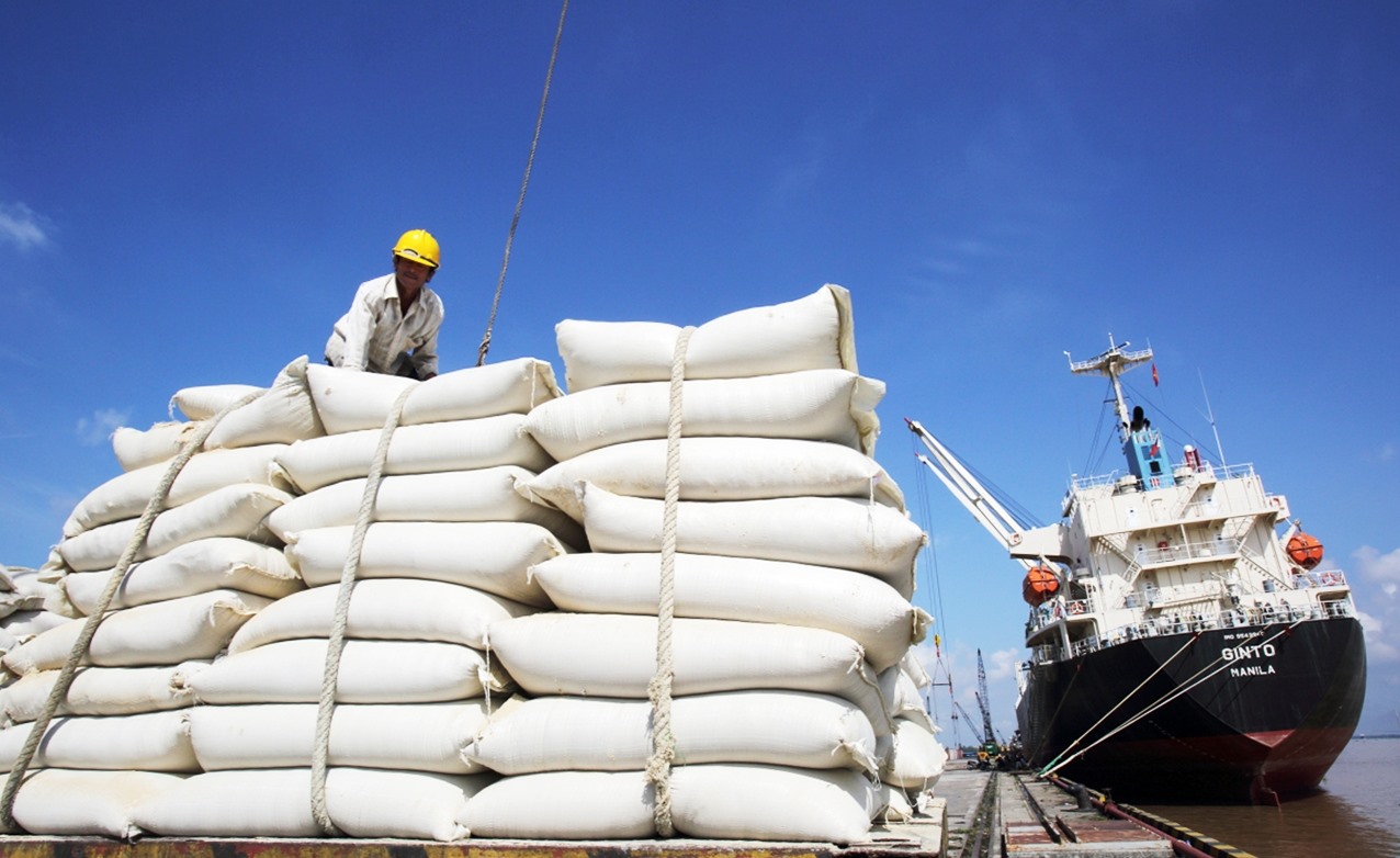 Quốc gia mua gạo nhiều nhất từ Việt Nam với 4 triệu tấn/năm đang 'bơm' tiền đầu tư cho nông dân tự trồng lúa - Ảnh 2