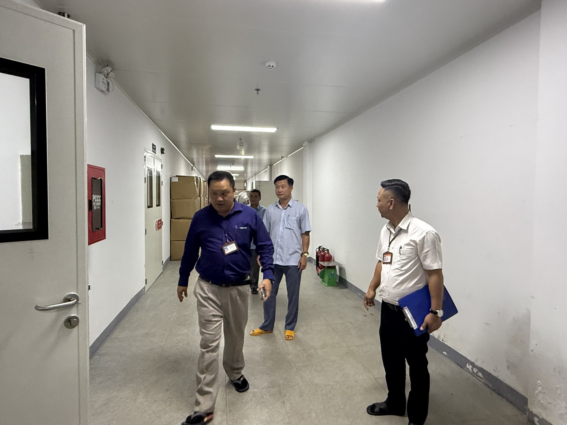 Bên trong nhà máy sản xuất kẹo rau củ khiến Quang Linh Vlogs, Hằng Du Mục bị bắt - Ảnh 5