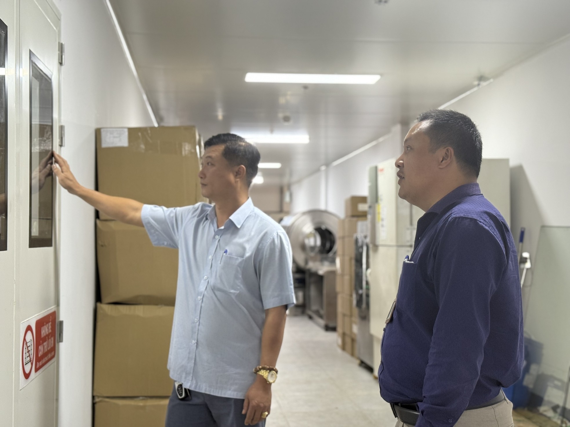 Bên trong nhà máy sản xuất kẹo rau củ khiến Quang Linh Vlogs, Hằng Du Mục bị bắt - Ảnh 3