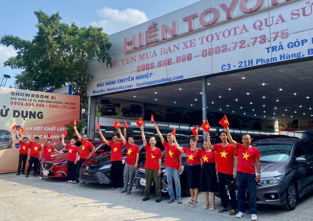 Cơn sốt mua áo cờ đỏ sao vàng mặc dịp lễ 30-4 - Ảnh 4