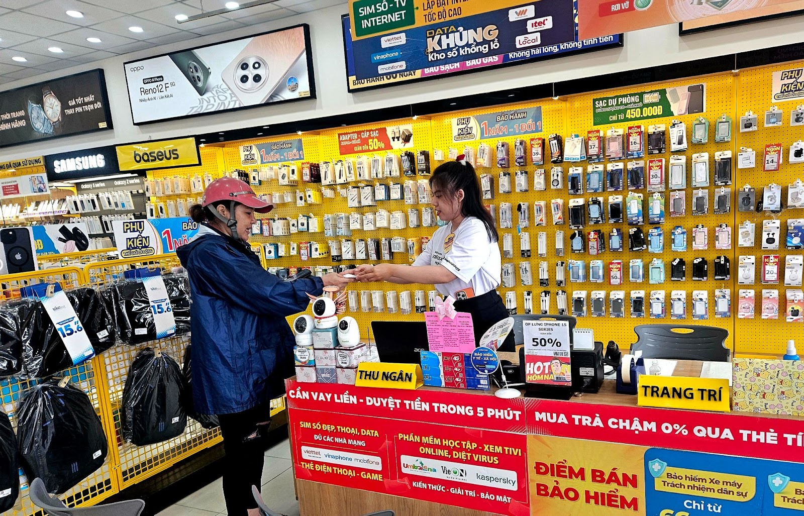 Nhiều chuỗi khác bắt đầu tham chiến mảng nạp - rút - chuyển tiền ngân hàng, Thế Giới Di Động có lo ngại? - Ảnh 2