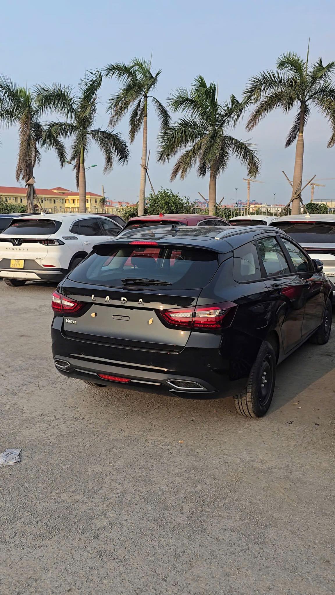 Xe Lada của Nga xếp đầy bãi, sắp bán cho người Việt: Giá rất rẻ, xe rất bền nhưng số đông sẽ chọn xe khác? - Ảnh 5