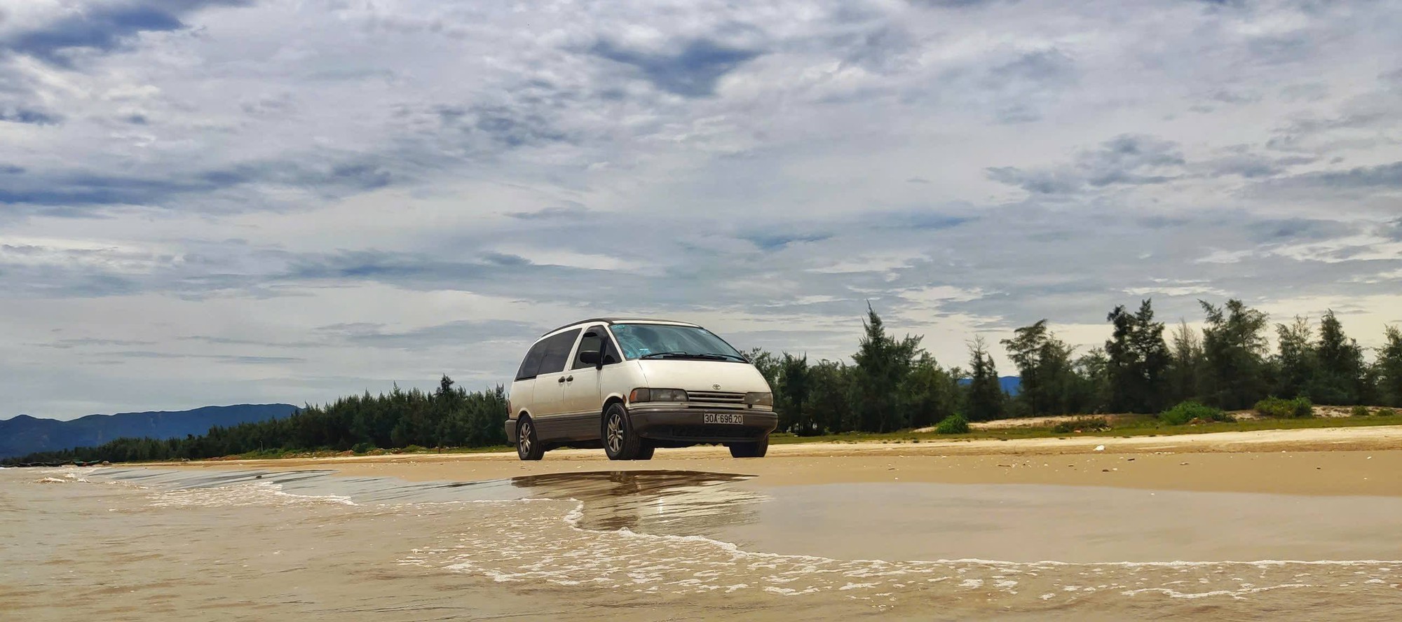 Đẳng cấp giá trị cốt lõi của Toyota: 35 tuổi vẫn 'sẵn sàng xuống biển lên đồi', giá rẻ tiện nghi bất ngờ - Ảnh 11