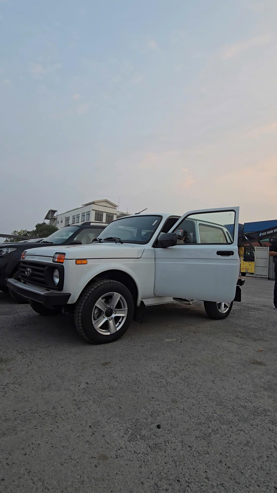 Xe Lada của Nga xếp đầy bãi, sắp bán cho người Việt: Giá rất rẻ, xe rất bền nhưng số đông sẽ chọn xe khác? - Ảnh 6