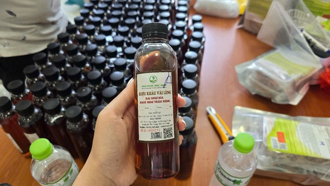 Công an Hà Nội vạch trần thủ đoạn của đường dây sản xuất, tiêu thụ thuốc tăng cường sinh lý giả - Ảnh 2