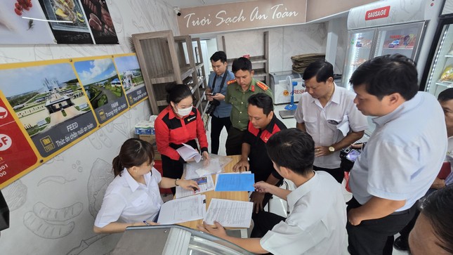 Sóc Trăng kiểm tra cơ sở kinh doanh thịt heo sau phản ánh gây xôn xao - Ảnh 2