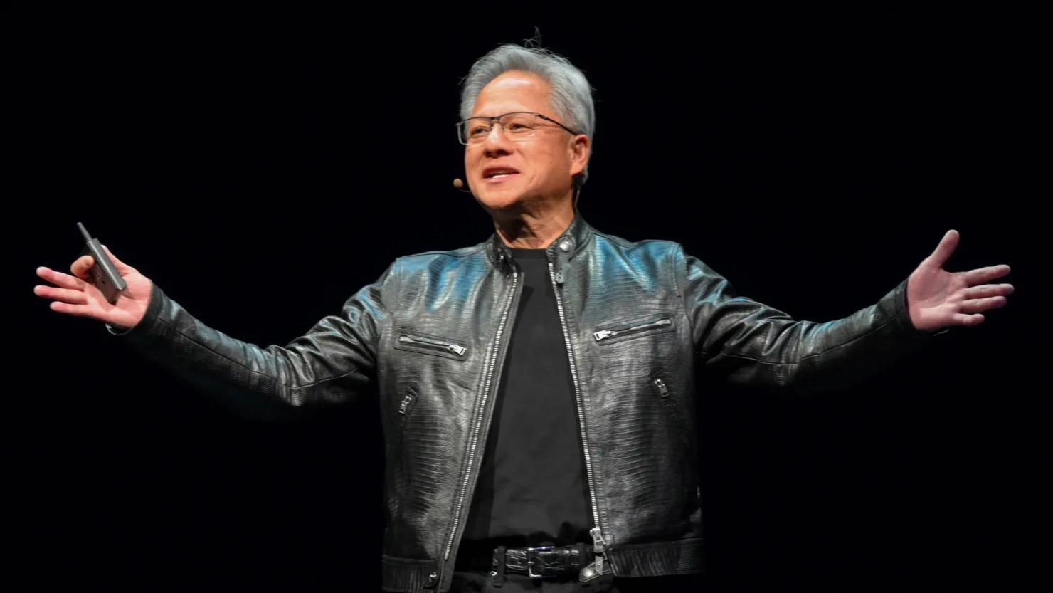 CEO Nvidia Jensen Huang lần đầu được tăng lương sau 10 năm - Ảnh 1