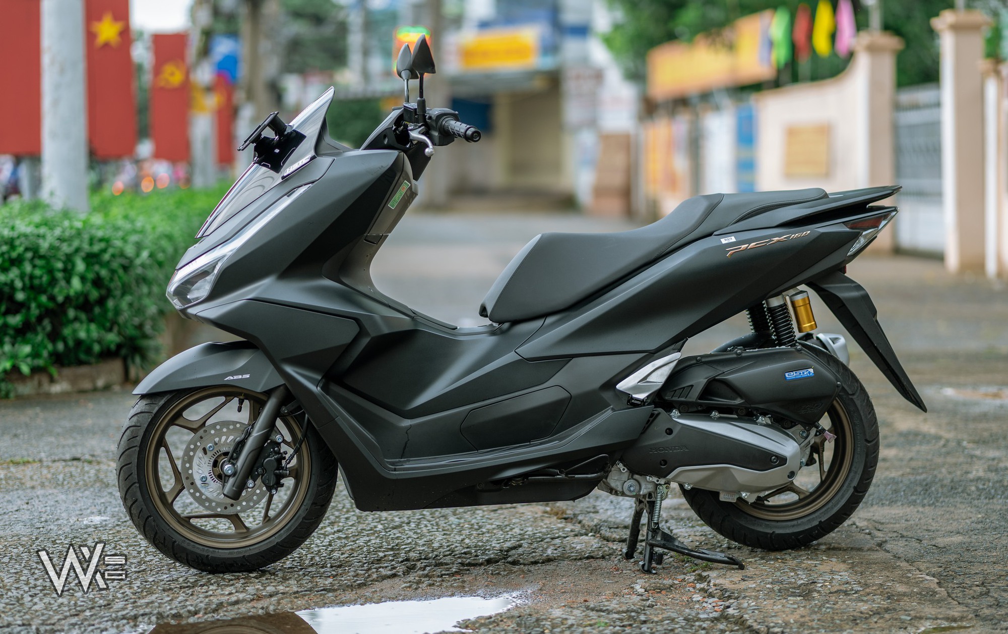 Honda Phi Thuyền 2025 quá 'hot', một lô vừa về giờ còn vài chiếc: Cốp to hơn của SH, ăn xăng 2,2L/100km - Ảnh 2