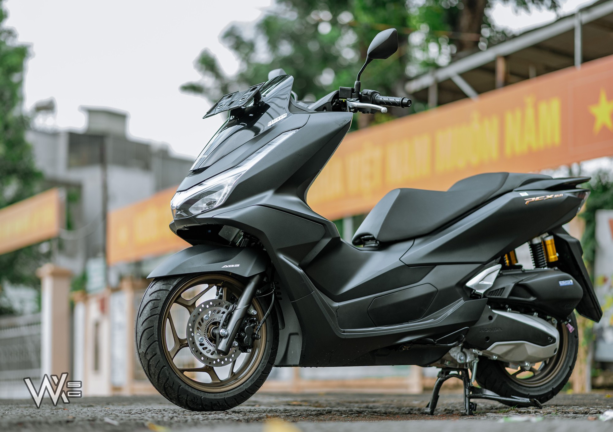 Honda Phi Thuyền 2025 quá 'hot', một lô vừa về giờ còn vài chiếc: Cốp to hơn của SH, ăn xăng 2,2L/100km - Ảnh 1