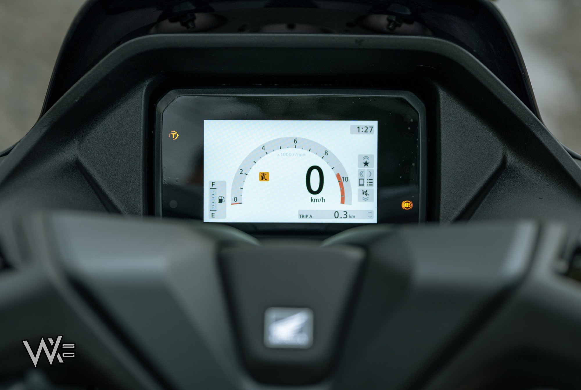 Honda Phi Thuyền 2025 quá 'hot', một lô vừa về giờ còn vài chiếc: Cốp to hơn của SH, ăn xăng 2,2L/100km - Ảnh 4