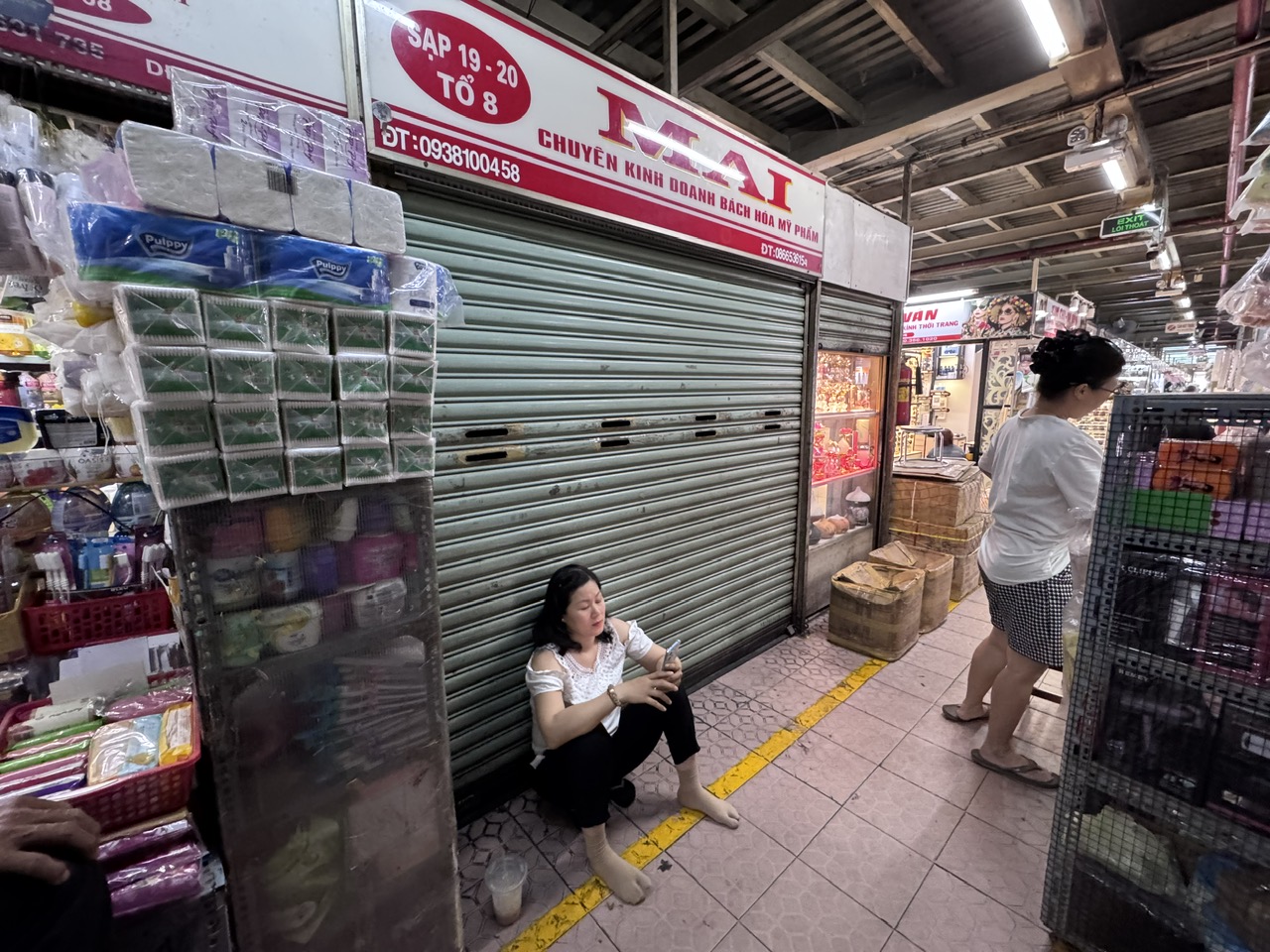 Bộ Y tế ra quân kiểm tra, nhiều cửa hàng mỹ phẩm ngưng bán - Ảnh 2