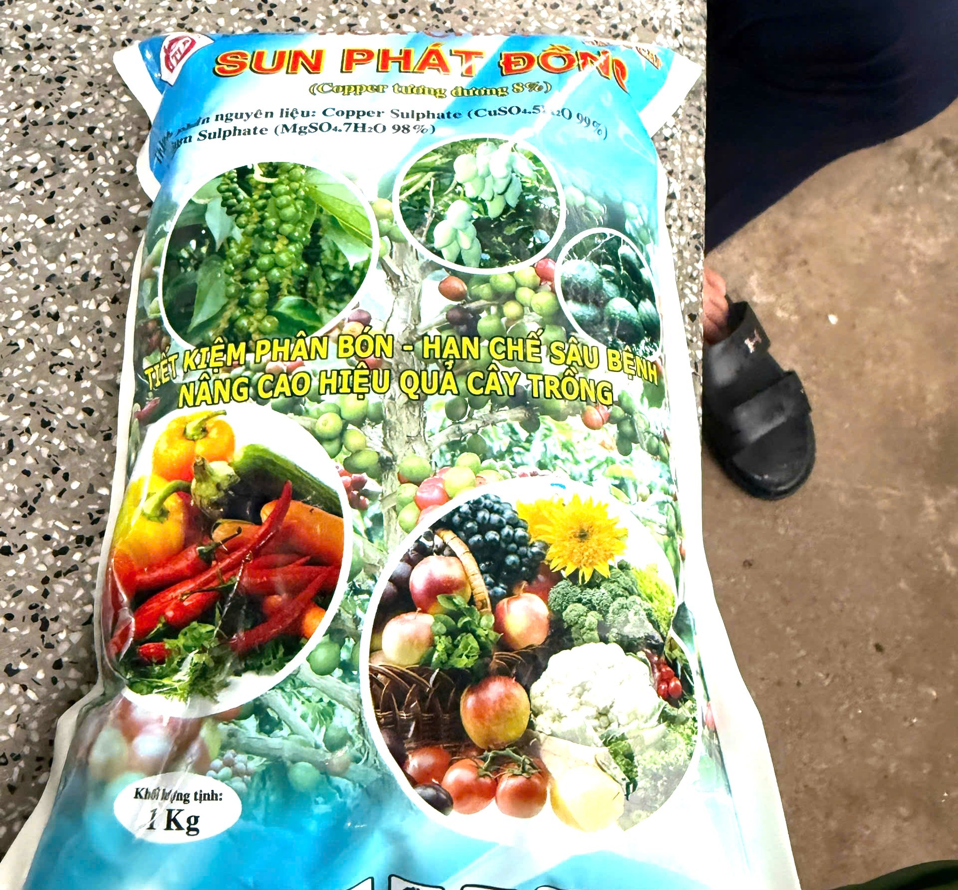 Bên trong công ty nghi làm phân bón giả ở Đồng Nai - Ảnh 2