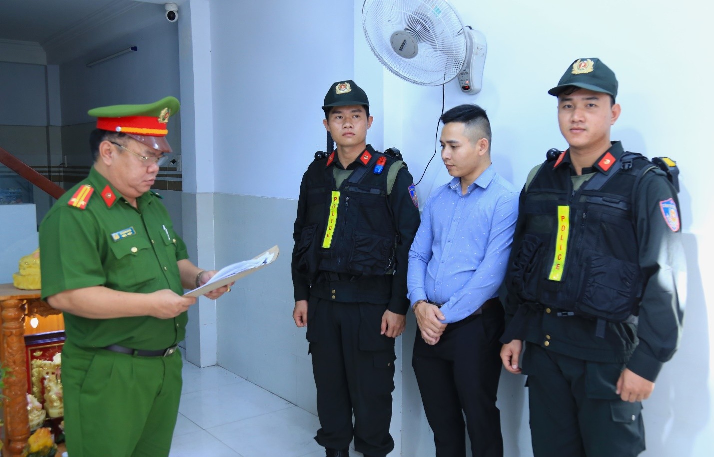 Hình ảnh Công an Đồng Nai “đột kích”, thu giữ gần 300 tấn phân bón giả - Ảnh 1