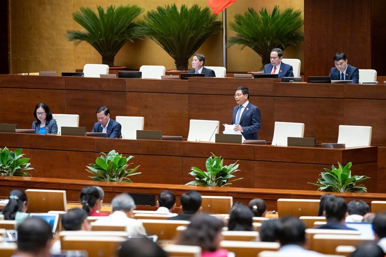 Không thể không đánh thuế tiêu thụ đặc biệt với xăng - Ảnh 1