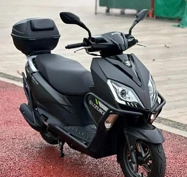 Chiếc xe tay ga không ABS của nhà Suzuki khiến thị trường Trung Quốc 'náo loạn': Người dùng nóng ruột, hãng vẫn im lặng! - Ảnh 1