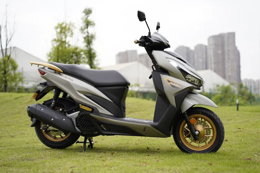 'Vua xe ga' 125cc siêu tiết kiệm xăng ra mắt: ABS 2 kênh xịn xò ngang Honda SH, giá rẻ hơn Air Blade - Ảnh 1