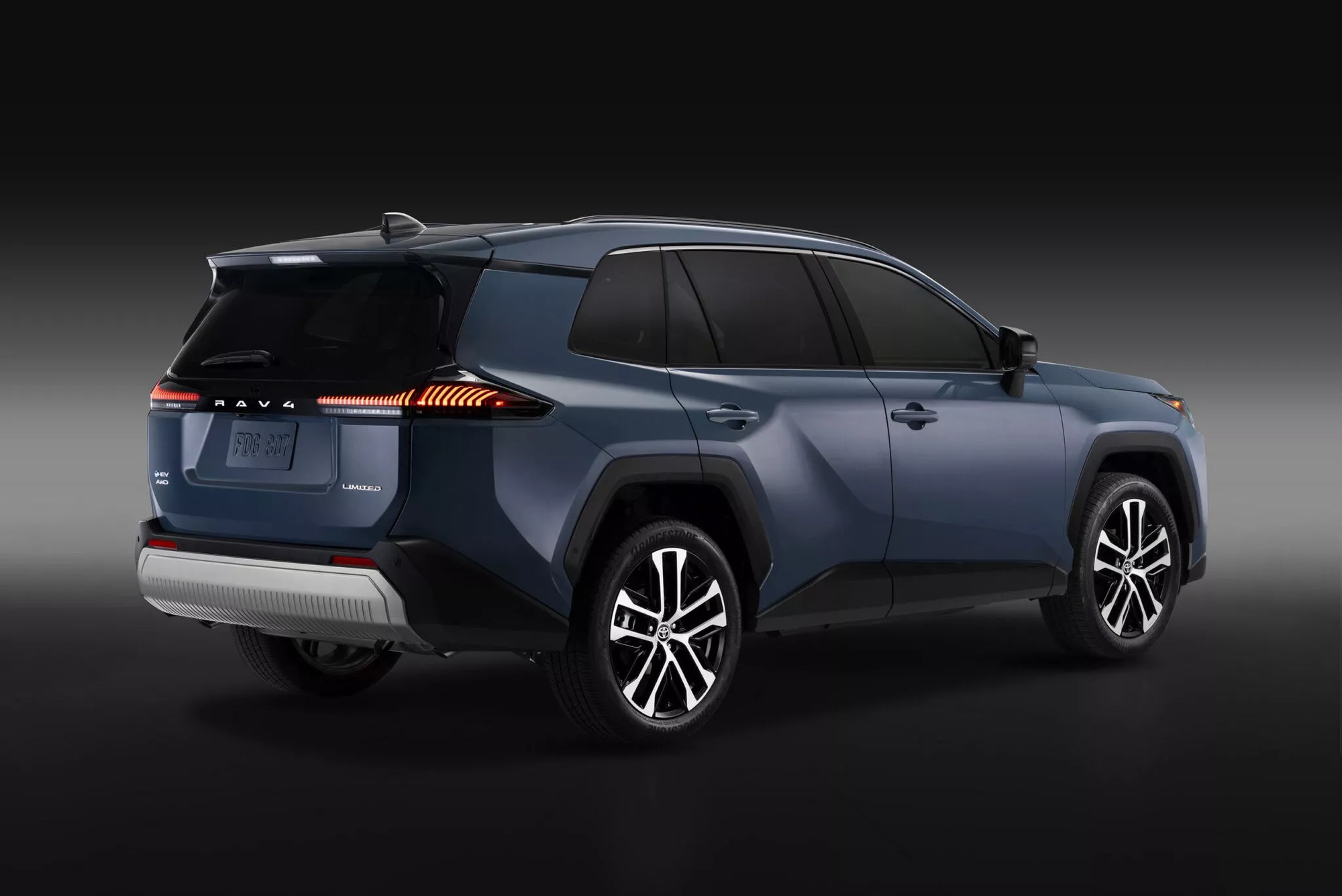 Toyota RAV4 thế hệ mới ra mắt: Đấu Honda CR-V bằng màn lớn, chỉ còn hybrid, mạnh tới 320 mã lực, chạy không xăng 80km/sạc - Ảnh 13