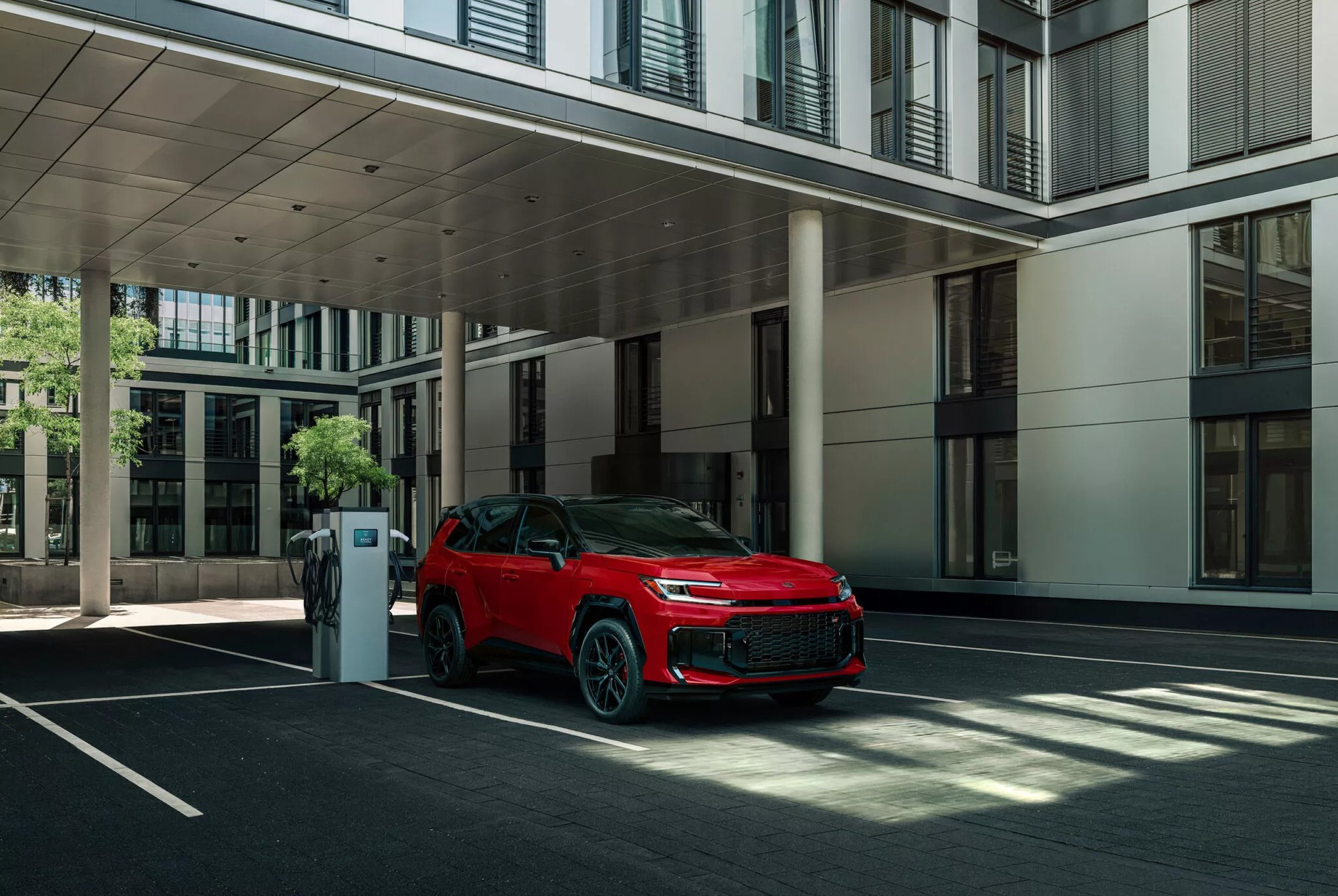 Toyota RAV4 thế hệ mới ra mắt: Đấu Honda CR-V bằng màn lớn, chỉ còn hybrid, mạnh tới 320 mã lực, chạy không xăng 80km/sạc - Ảnh 17