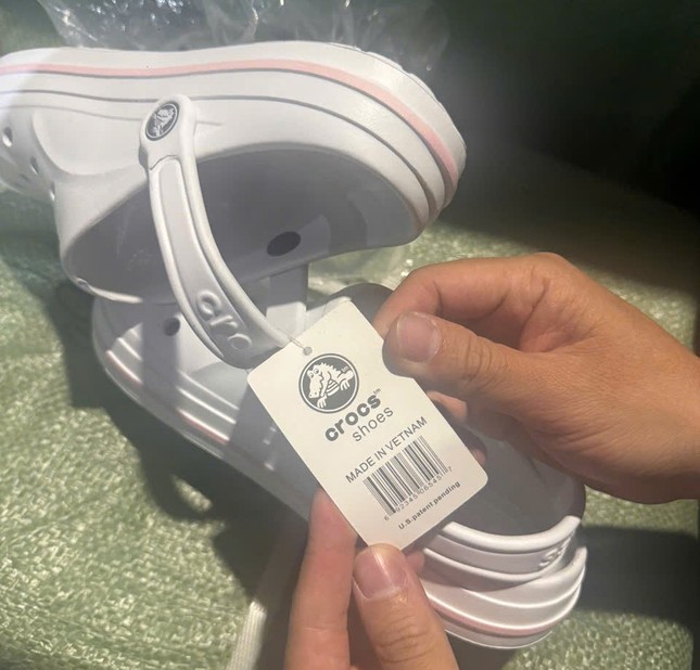 Phát hiện hàng nghìn sản phẩm 'đội lốt' Chanel, Dior - Ảnh 1