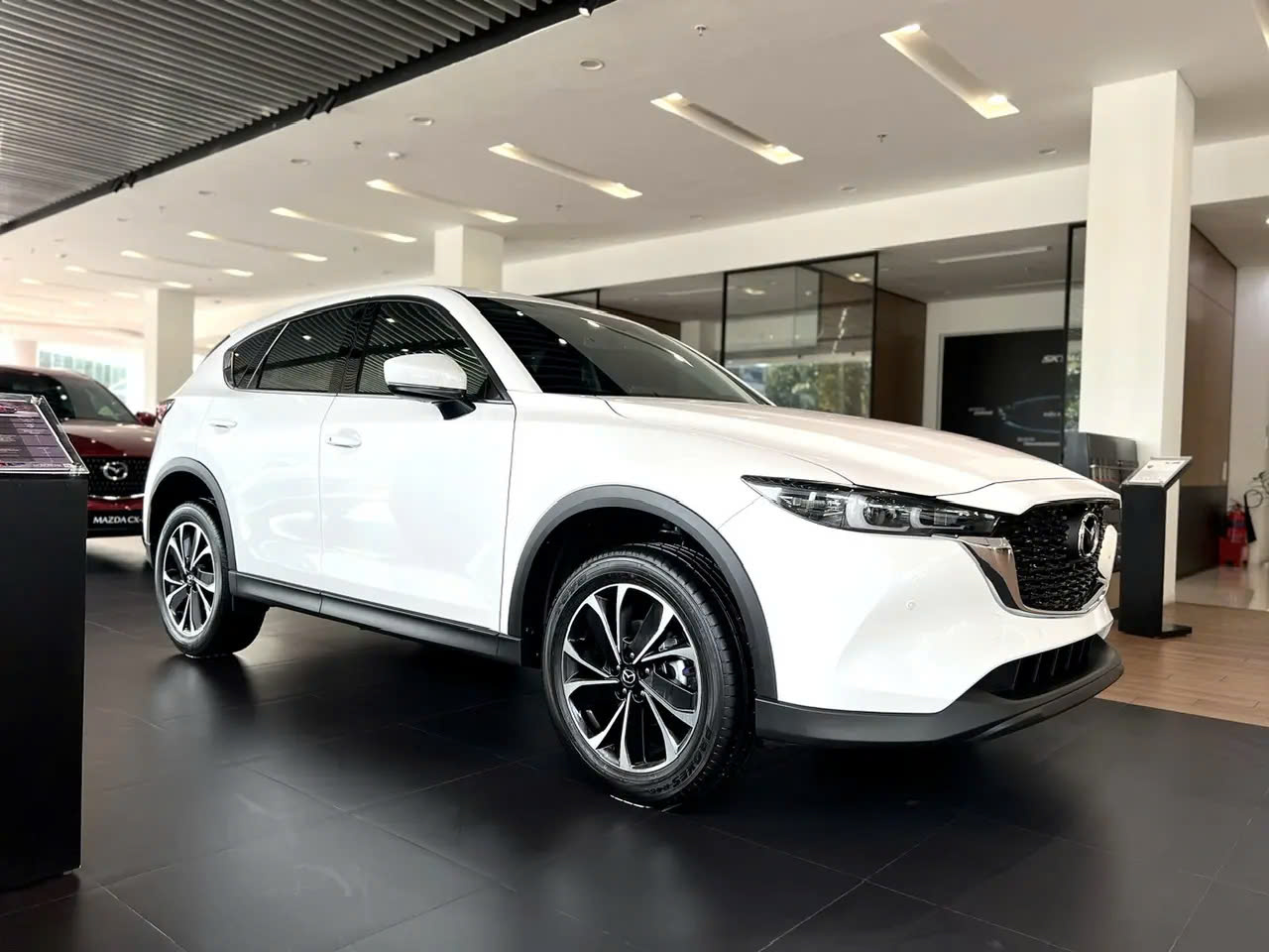 Mazda CX-5 giảm giá còn 699 triệu đồng tại đại lý: Rẻ hơn niêm yết Xforce bản ‘full’, vẫn là VIN 2025 mới nhất - Ảnh 1