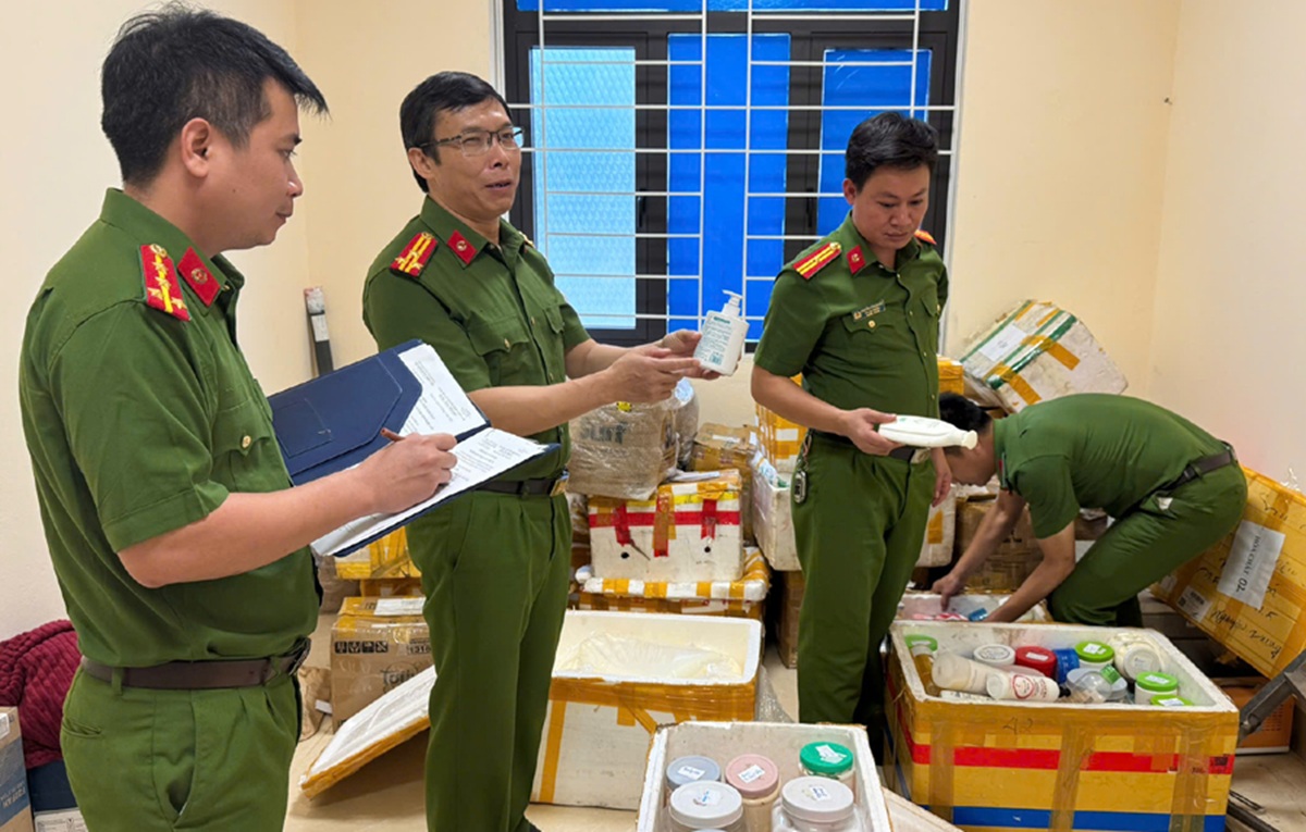 Người phụ nữ ở Thanh Hóa mua nguyên liệu 50.000 đồng/1 kg về "tự chế" mỹ phẩm bán kiếm lời - Ảnh 2