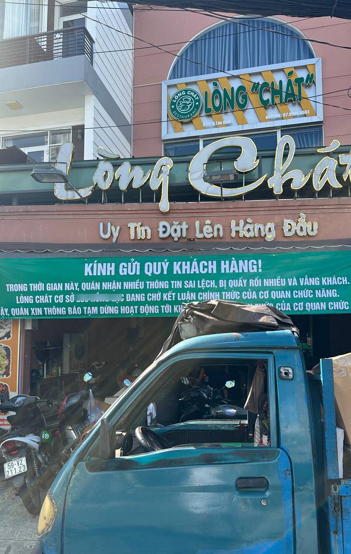 HOT: Cơ sở Lòng Chát TP.HCM bất ngờ dọn bàn ghế và bát đĩa chuyển đi dù chỉ mới thông báo "tạm dừng hoạt động" - Ảnh 3