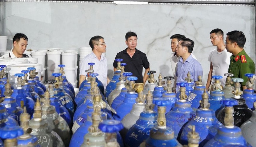 Phá đường dây cực lớn sản xuất, mua bán 65 tấn khí cười - Ảnh 3