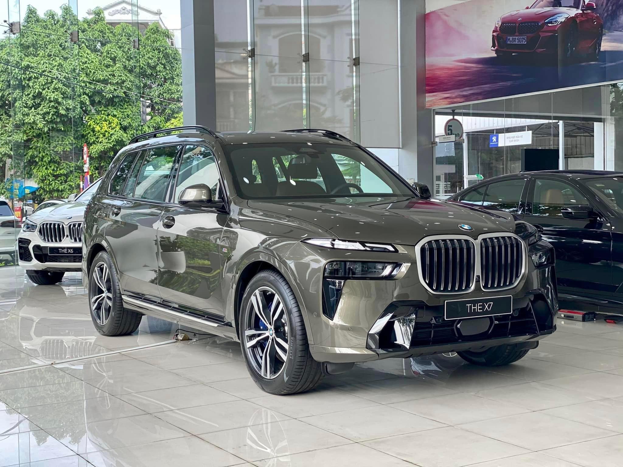 BMW X7 giảm giá mạnh tại đại lý, cạnh tranh GLS bằng giá chỉ từ hơn 5 tỷ đồng, riêng tiền khuyến mãi đủ mua một chiếc Ranger - Ảnh 1
