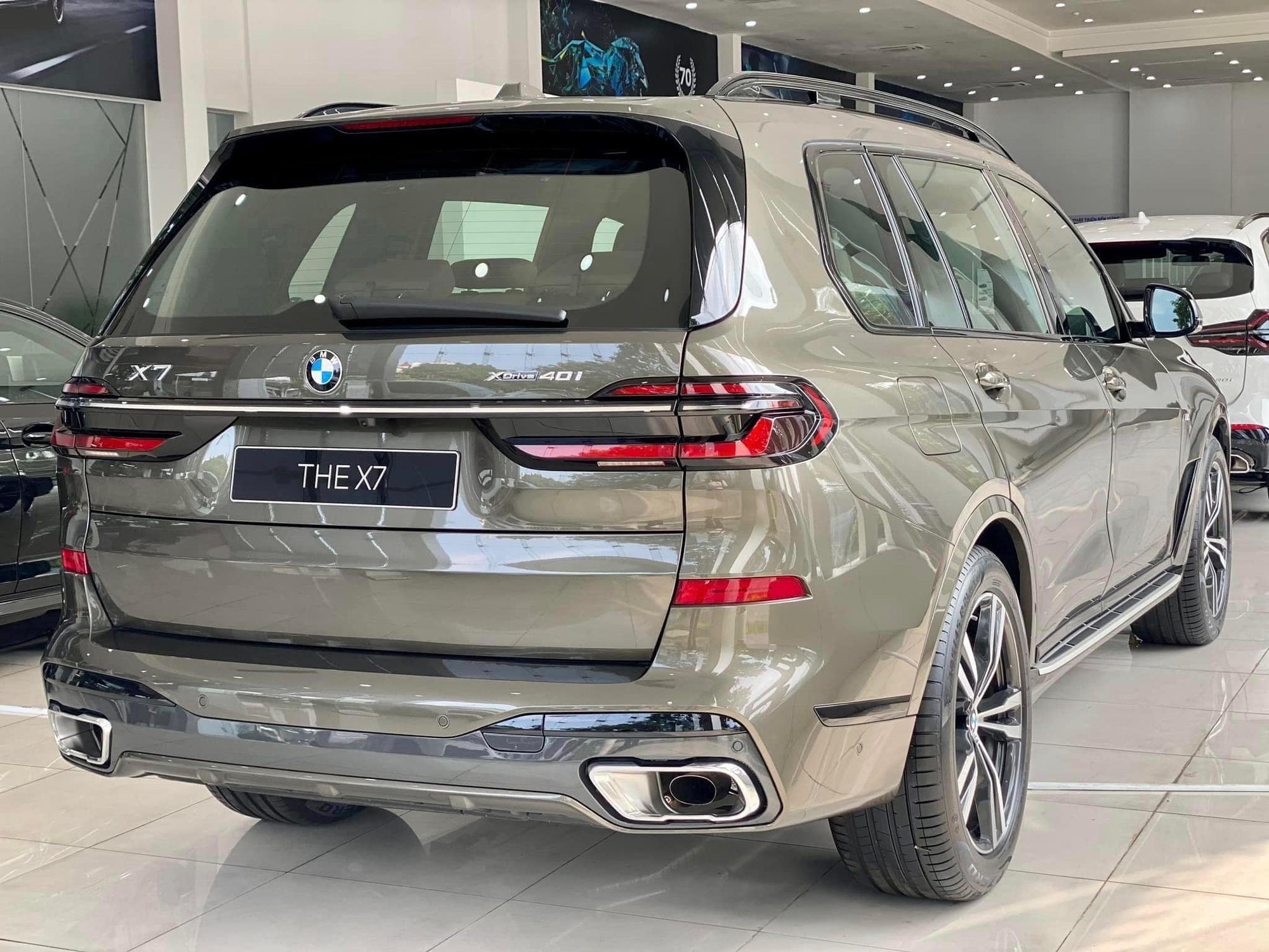 BMW X7 giảm giá mạnh tại đại lý, cạnh tranh GLS bằng giá chỉ từ hơn 5 tỷ đồng, riêng tiền khuyến mãi đủ mua một chiếc Ranger - Ảnh 2