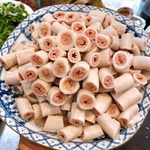 Sự thật về món lòng se điếu đắt đỏ đang gây tranh cãi những ngày qua: Người nói phèo 2 da, người nói do bệnh - Ảnh 2