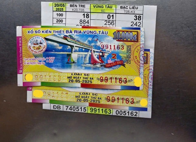 Trúng độc đắc 4 tỷ đồng, người đàn ông ở TP.HCM hậu tạ người bán số tiền "khủng" - Ảnh 1