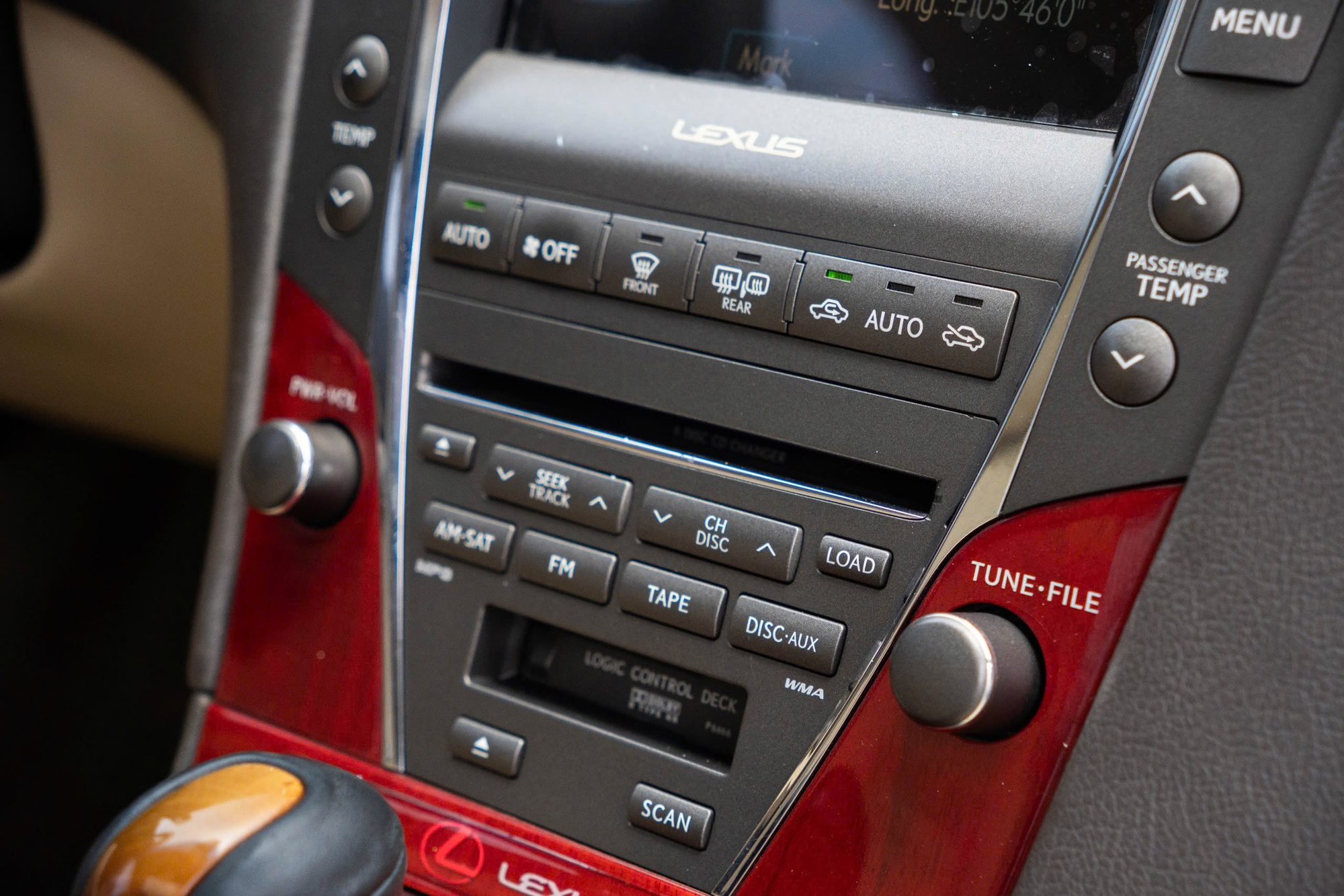 Lexus ES gần 20 năm tuổi vẫn có giá hơn 400 triệu: Chạy 140.000km, nội thất còn đẹp, ngoại thất nhuốm màu thời gian - Ảnh 9