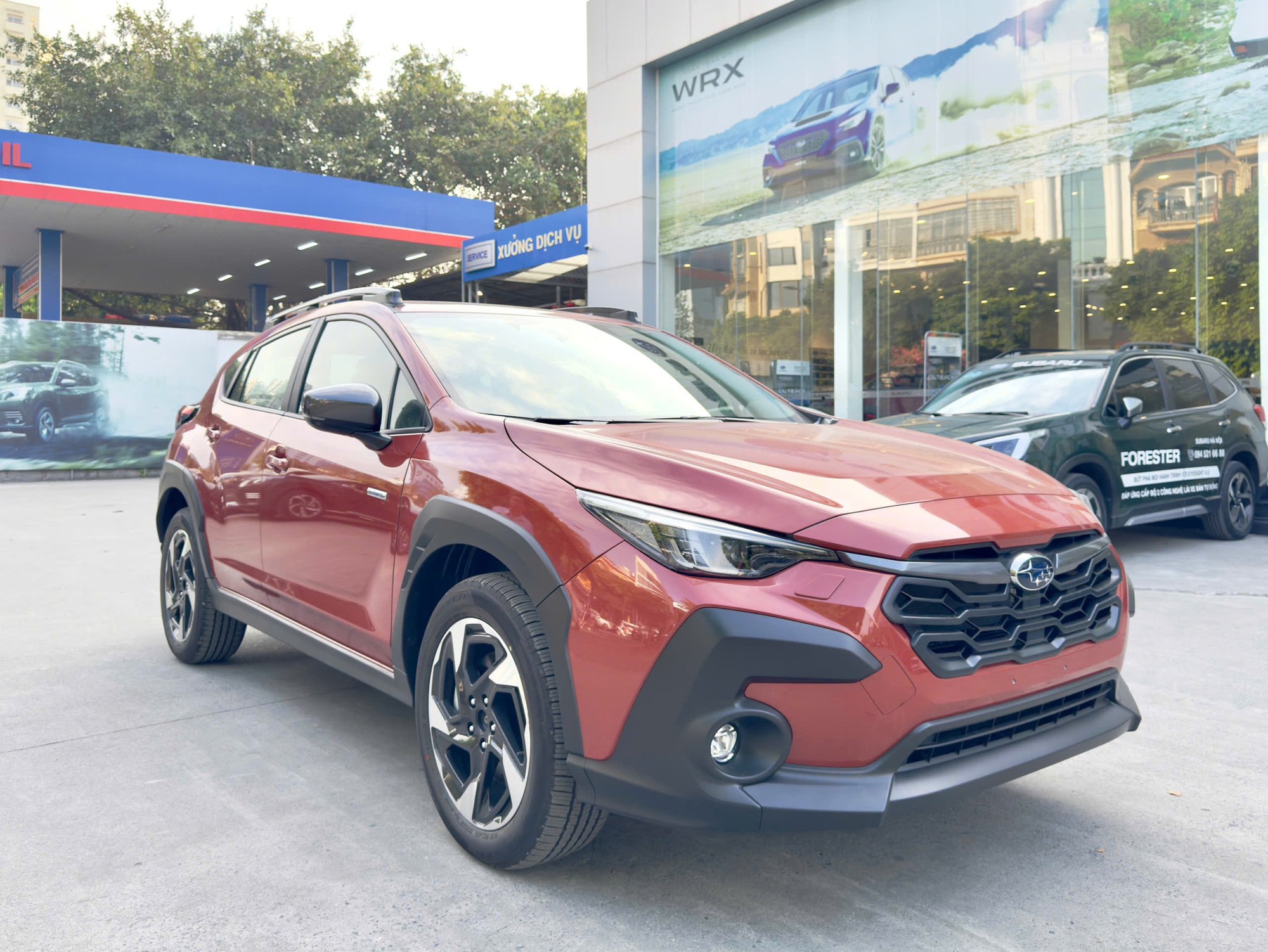 Subaru Crosstrek giảm tới 139 triệu đồng tại đại lý: Bản hybrid giảm nhiều nhất nhưng vẫn đắt ngang Santa Fe tầm trung - Ảnh 1