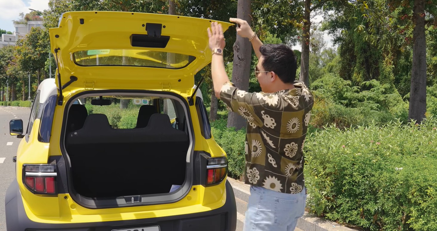 Trấn Thành review xe VinFast VF 3 mượt như dân chuyên nghiệp, khẳng định "không quảng cáo" - Ảnh 3