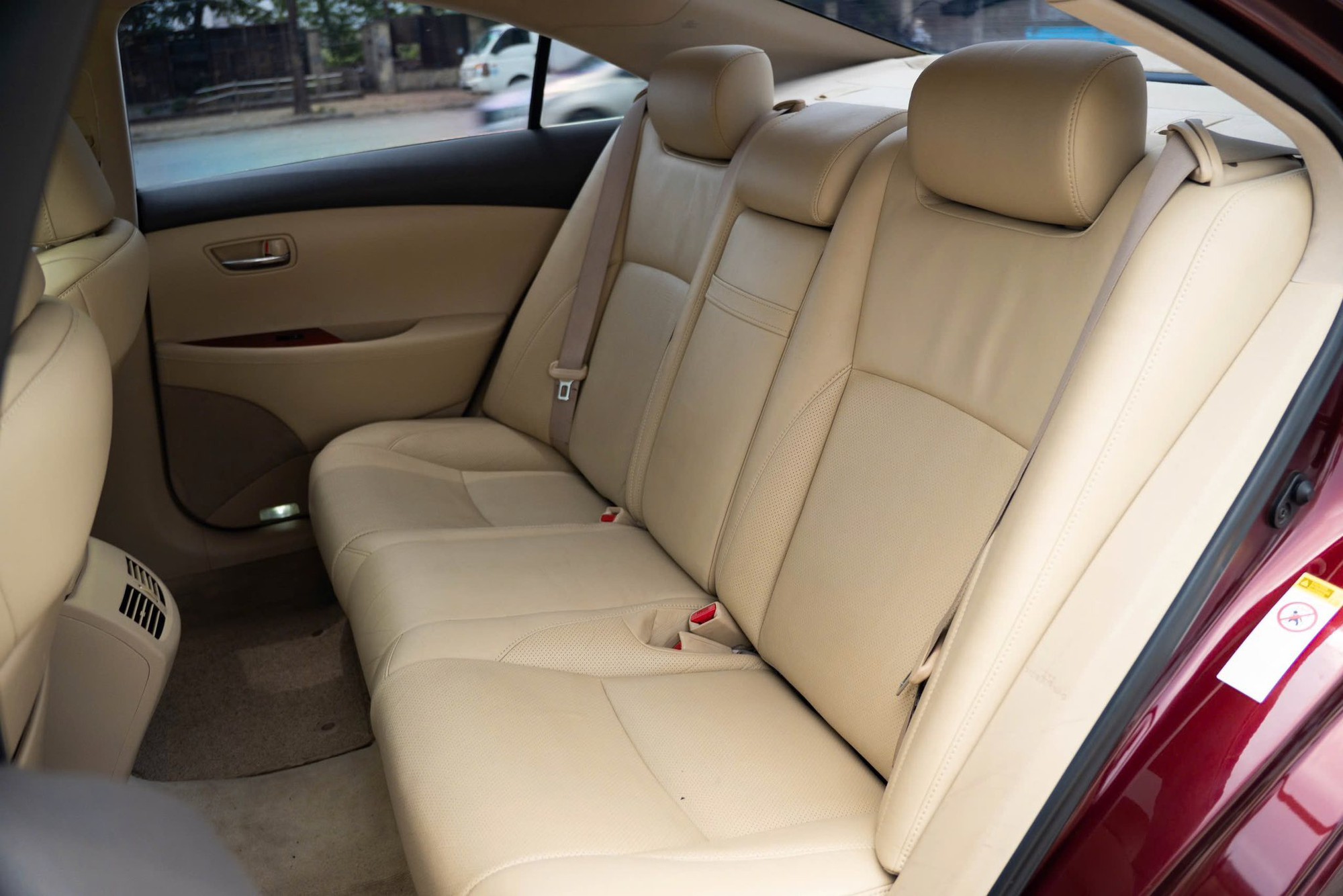 Lexus ES gần 20 năm tuổi vẫn có giá hơn 400 triệu: Chạy 140.000km, nội thất còn đẹp, ngoại thất nhuốm màu thời gian - Ảnh 15