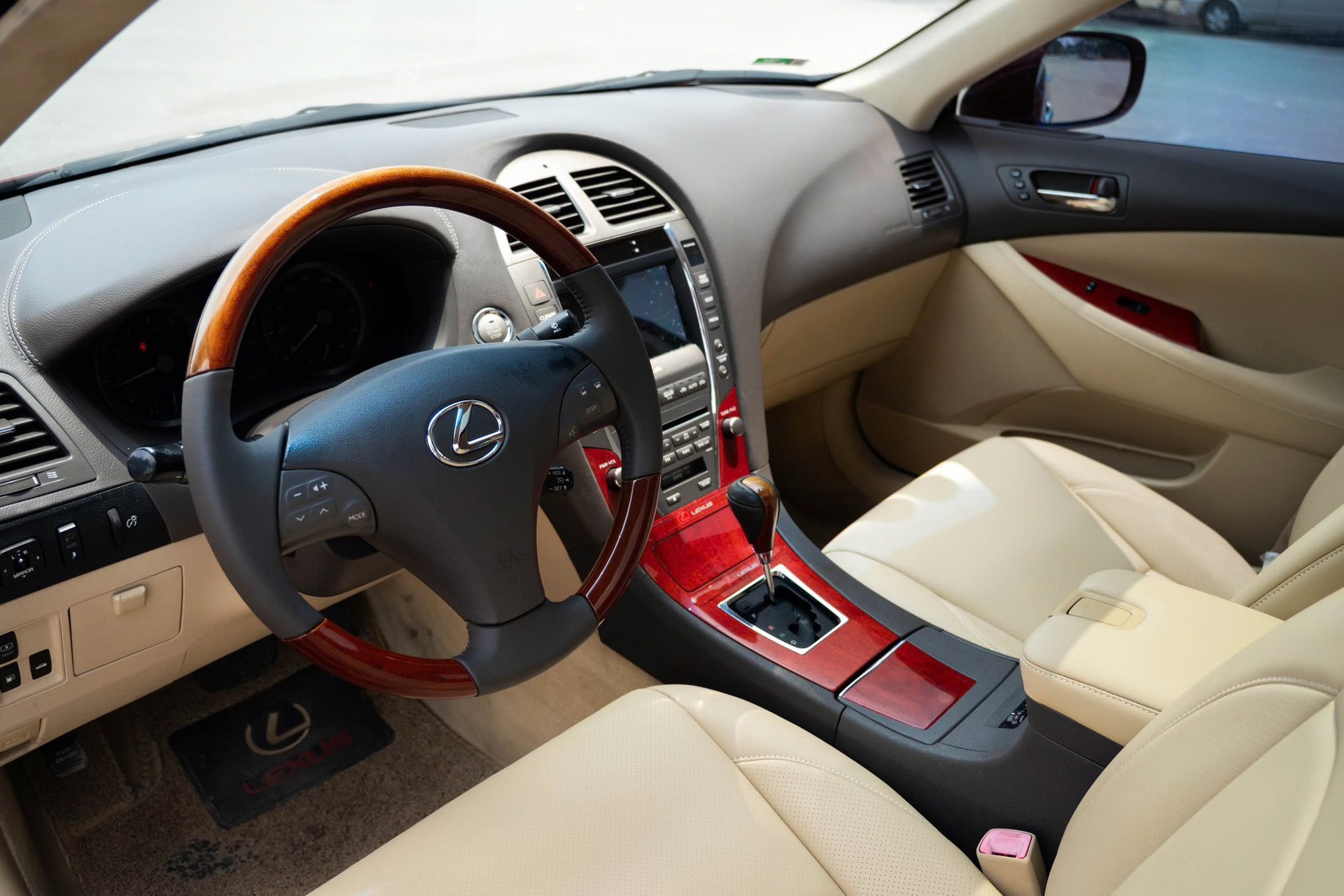 Lexus ES gần 20 năm tuổi vẫn có giá hơn 400 triệu: Chạy 140.000km, nội thất còn đẹp, ngoại thất nhuốm màu thời gian - Ảnh 2