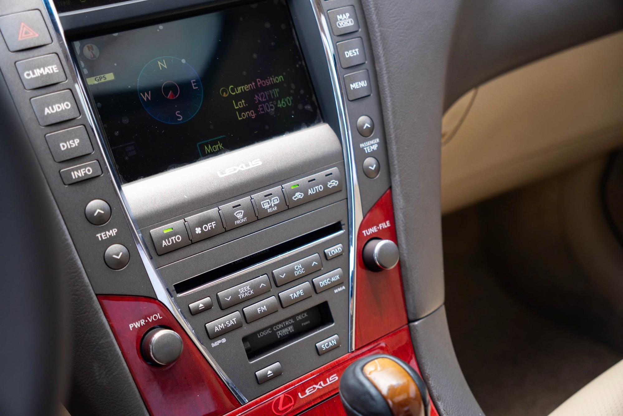 Lexus ES gần 20 năm tuổi vẫn có giá hơn 400 triệu: Chạy 140.000km, nội thất còn đẹp, ngoại thất nhuốm màu thời gian - Ảnh 8