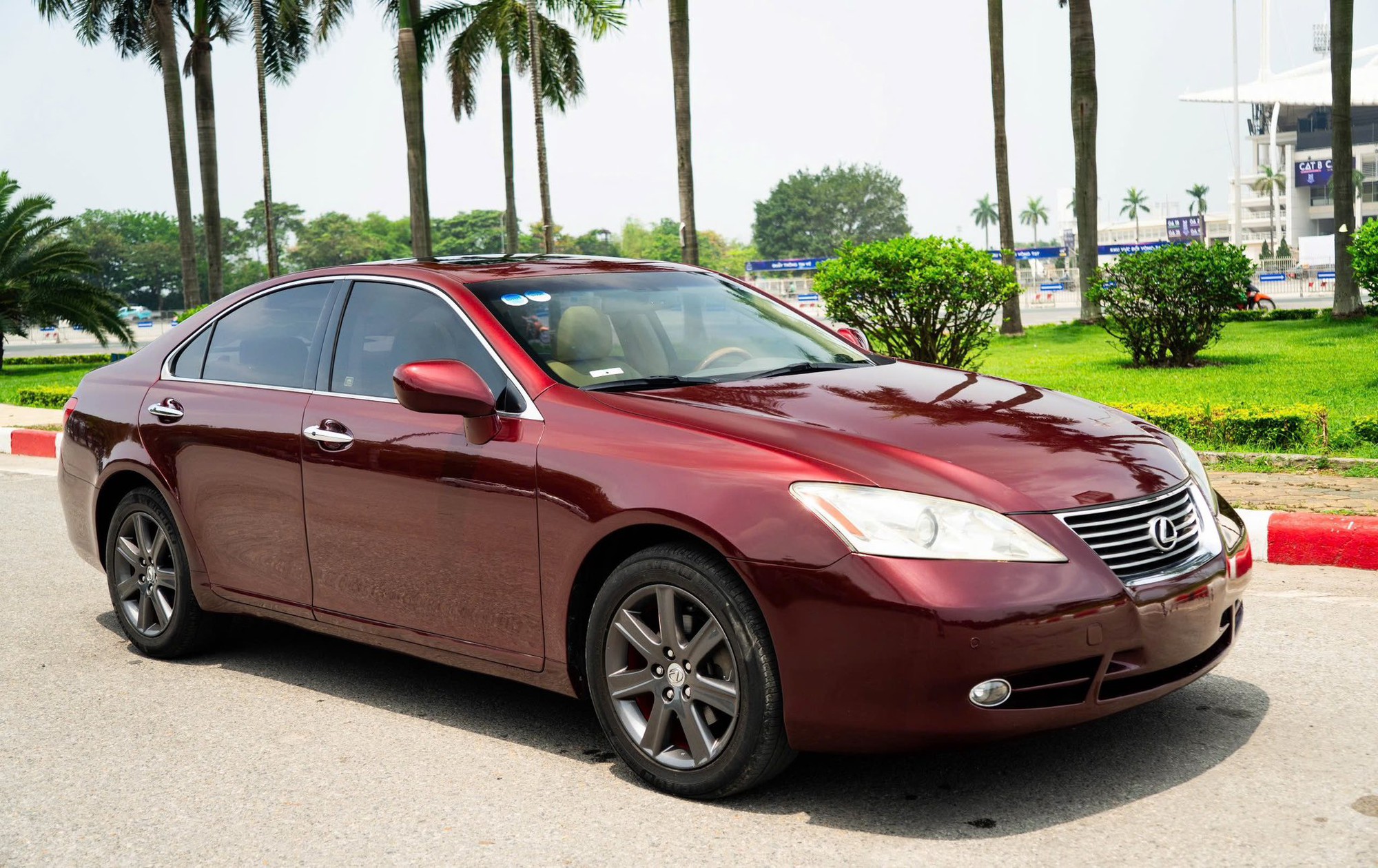 Lexus ES gần 20 năm tuổi vẫn có giá hơn 400 triệu: Chạy 140.000km, nội thất còn đẹp, ngoại thất nhuốm màu thời gian - Ảnh 1