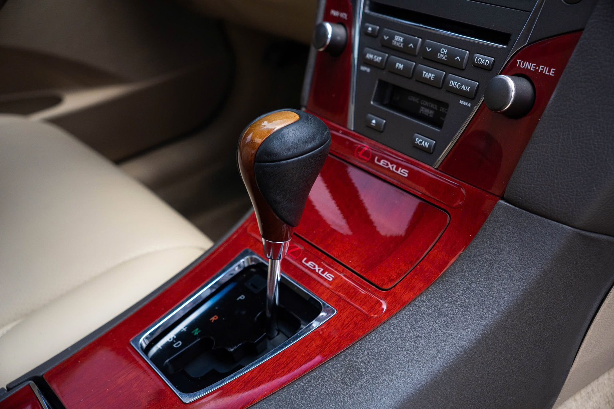 Lexus ES gần 20 năm tuổi vẫn có giá hơn 400 triệu: Chạy 140.000km, nội thất còn đẹp, ngoại thất nhuốm màu thời gian - Ảnh 10