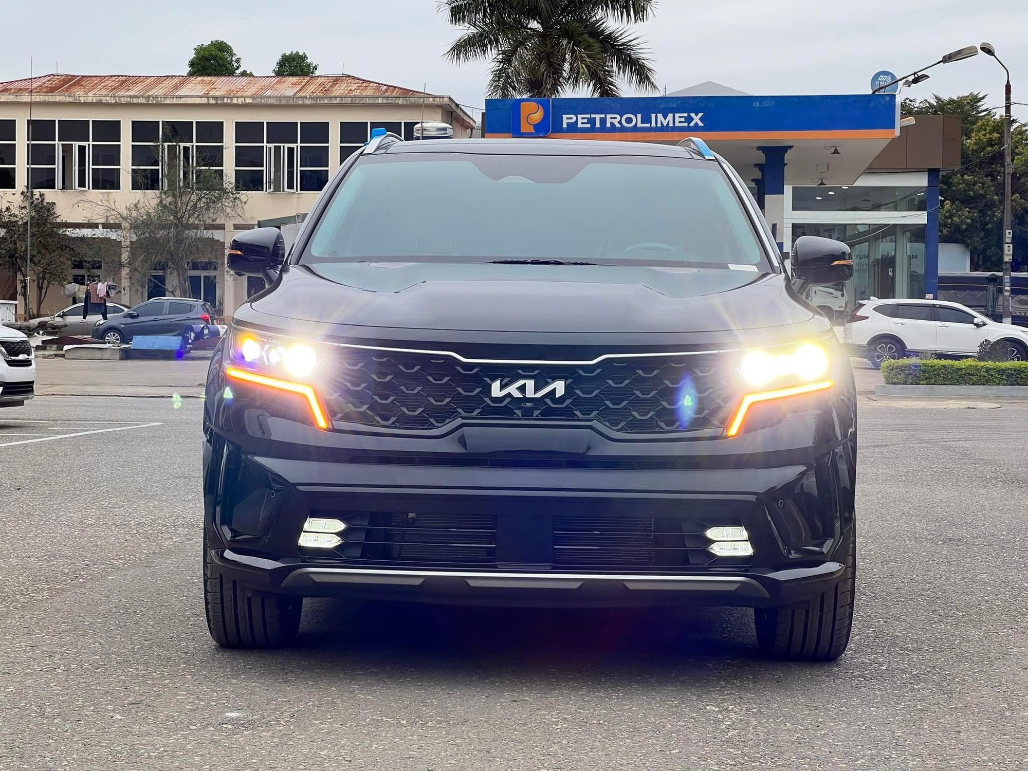Giá Kia Sorento lần đầu giảm dưới mốc 900 triệu tại đại lý: Rẻ nhất phân khúc, ngang CX-5 bản tầm trung, dọn kho chờ bản mới sắp ra mắt - Ảnh 4