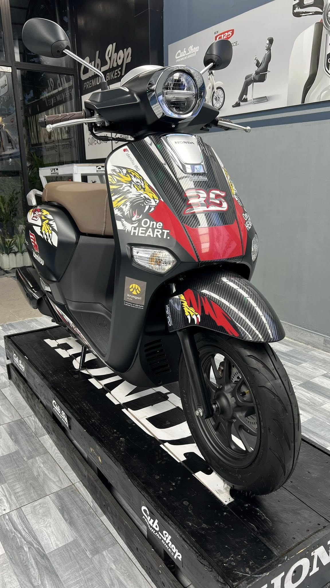 Xe ga siêu hiếm của Honda về đại lý Việt: Thiết kế 'không đụng hàng, trang bị vượt Vision - ăn xăng không tới 2L/100km - Ảnh 4