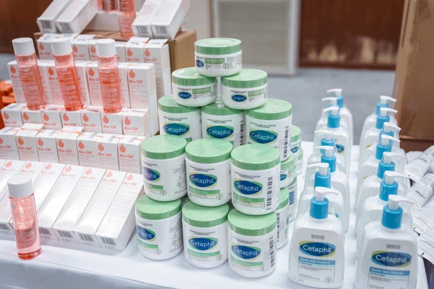 Hơn 78.223 sản phẩm mỹ phẩm, thiết bị điện tử,... giả bị phát hiện ở Thái Lan: Đường dây khủng do 2 nghi phạm Trung Quốc cầm đầu - Ảnh 3