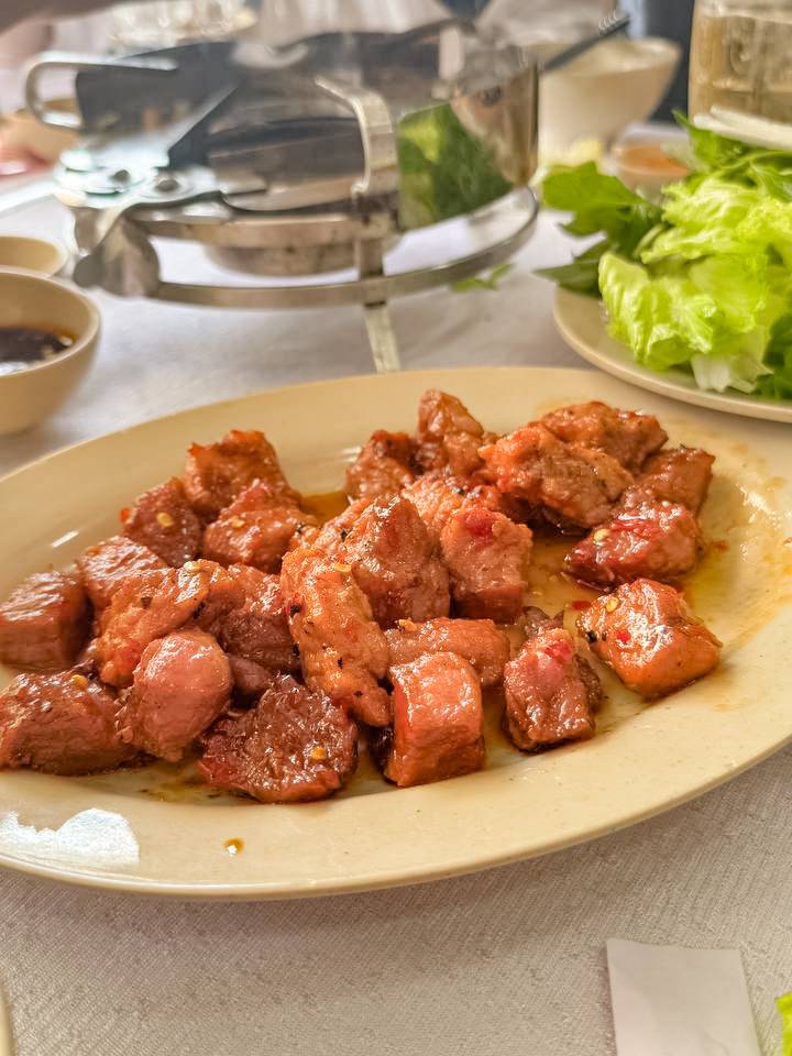 Du khách "sốc" khi đi ăn ở Nha Trang: Bánh bèo 15k/khay 10 chiếc, bánh xèo 8k/chiếc "ú ụ" hải sản - Ảnh 8