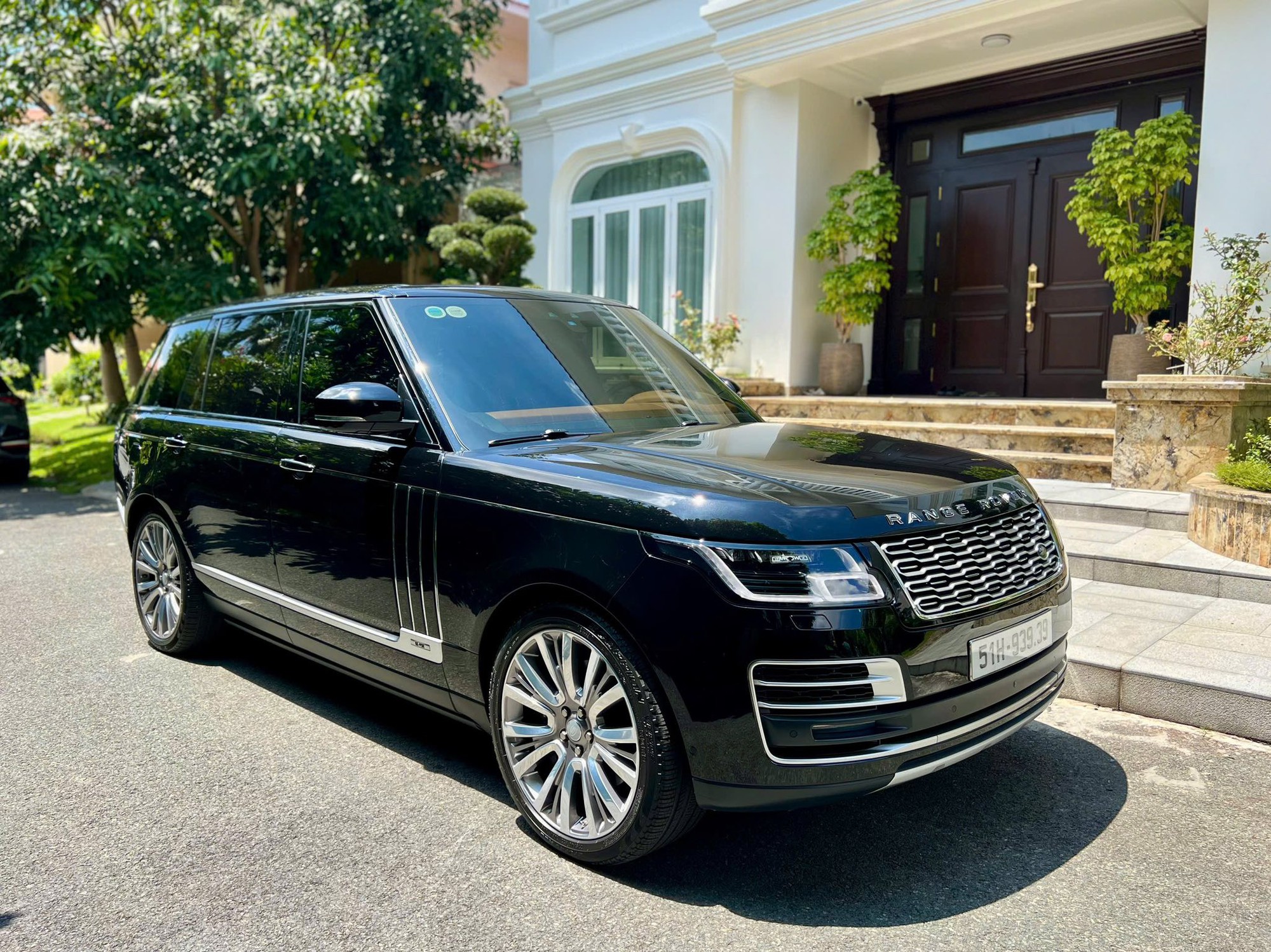 Minh Nhựa chia tay Range Rover SVAutobiography sau 3 năm gắn bó, giá rao 8 tỷ tiệm cận Mercedes-Maybach S-Class - Ảnh 2