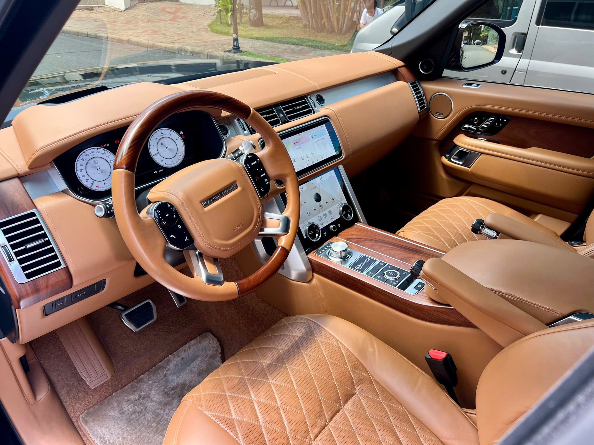 Minh Nhựa chia tay Range Rover SVAutobiography sau 3 năm gắn bó, giá rao 8 tỷ tiệm cận Mercedes-Maybach S-Class - Ảnh 4